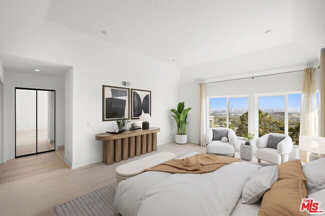 Building Photo - 31 St Tropez