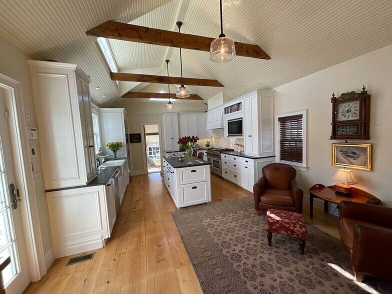 Building Photo - 23 Howard St