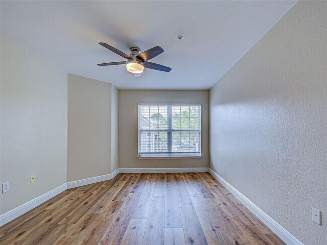 Building Photo - 5501 Rosehill Rd