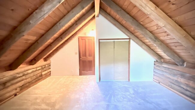 Building Photo - 615 Falls Dr