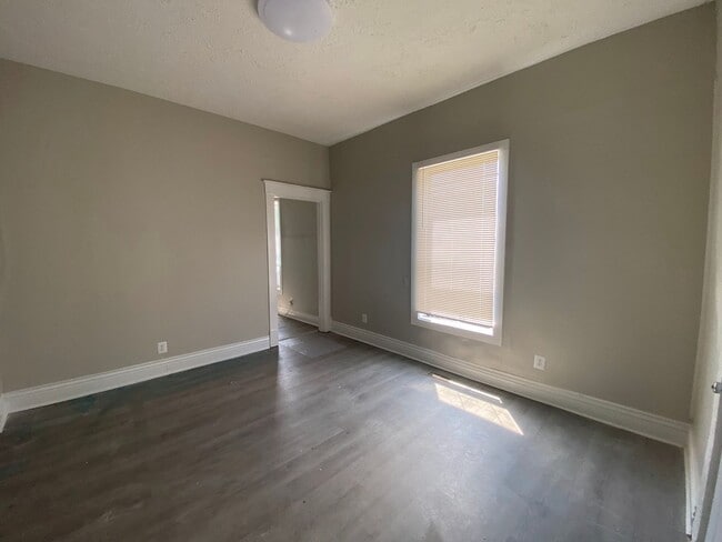 Building Photo - 1238 Oleanda Ave