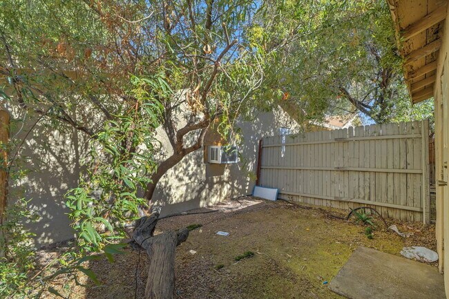 Building Photo - 9316 E Balsam Ave