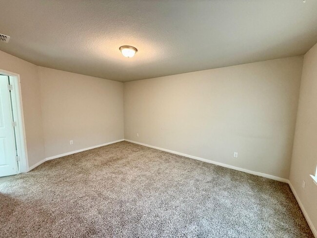 Building Photo - Modern 3 Bed, 2 Bath + Office