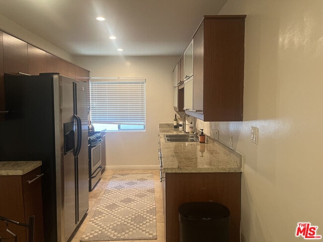 Building Photo - 866 Hilldale Ave