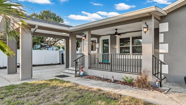 Building Photo - Beautiful S. Tampa 3BR/2BA remodeled home ...