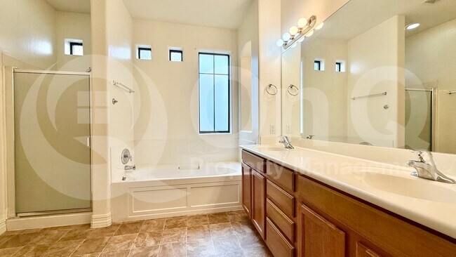 Building Photo - 1456 E 9th St