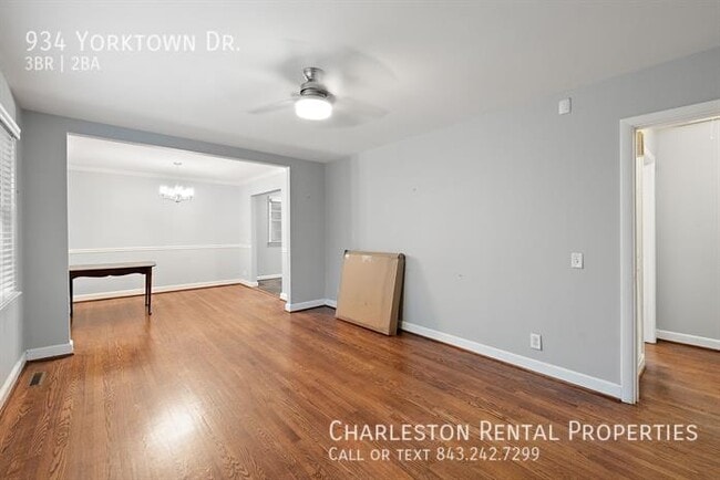 Building Photo - 934 Yorktown Dr