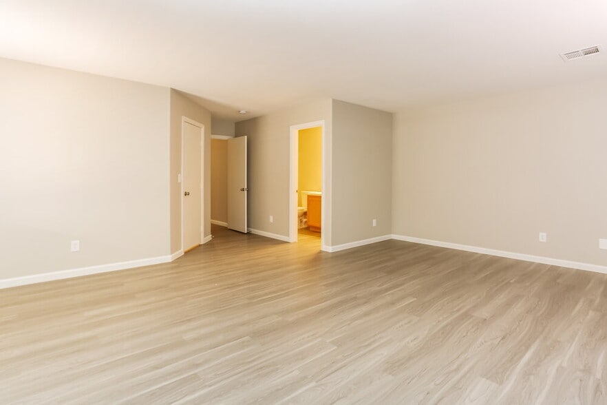 Building Photo - 7905 Odysseus Ave