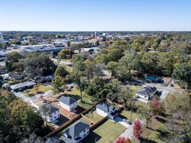 Building Photo - 523 E Chappell St