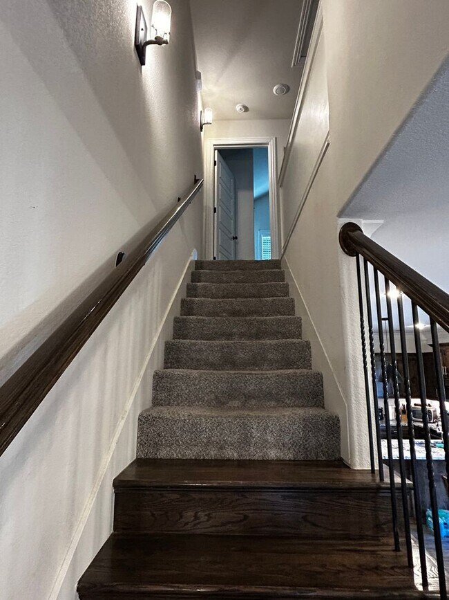 Building Photo - Water Included - Newer 2 Bedroom 1.5 Bathroom Town Home Now Pre-leasing with Upcoming move in!!!!