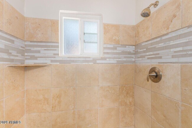 Building Photo - 2441 E Edgemont Ave