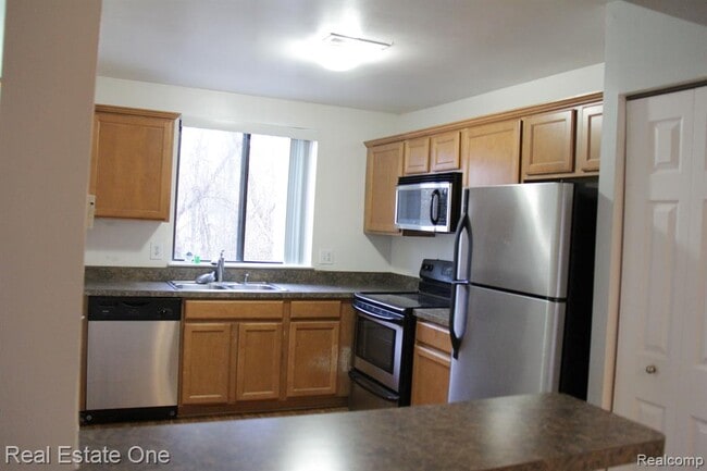 Building Photo - 21960 Indian Creek Dr