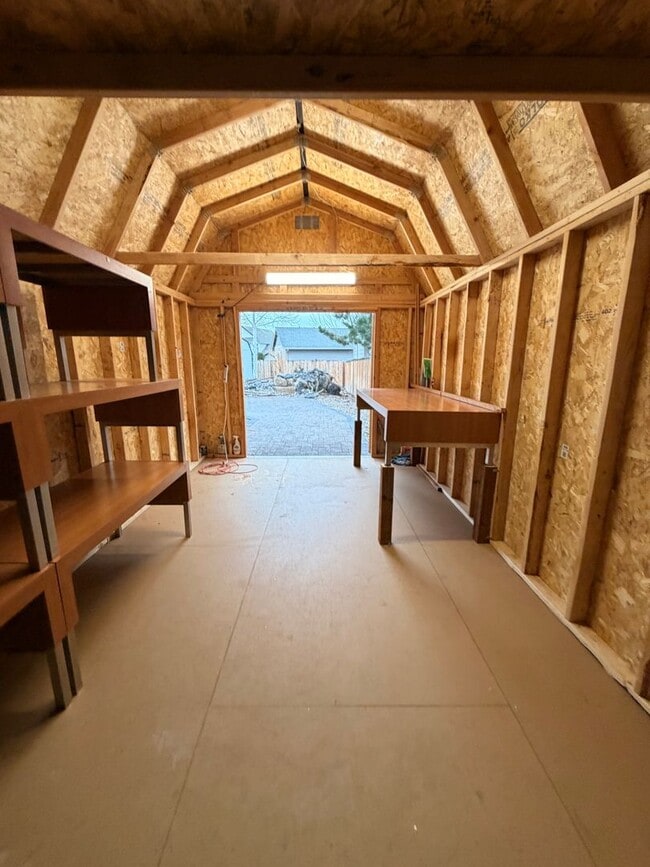 Building Photo - 1622 NW Rimrock Dr