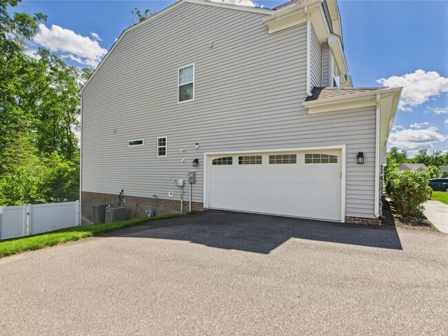 Building Photo - Spacious 5-Bedroom Colonial Home for Rent ...