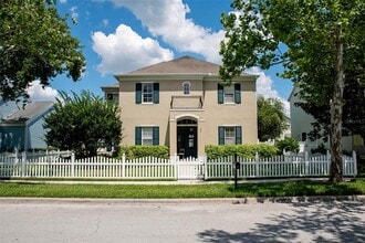 Building Photo - 411 Sycamore St