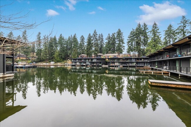 Building Photo - Furnished three bedroom condo on the lake ...