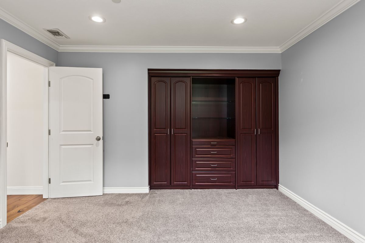 Building Photo - 1096 Canyon View Dr