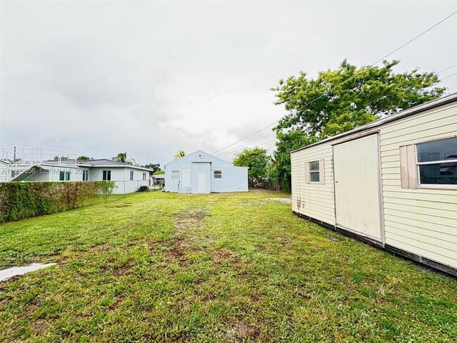 Building Photo - 2406 McKinley St