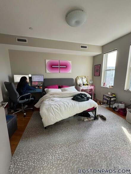 Building Photo - 57 Glenville Ave