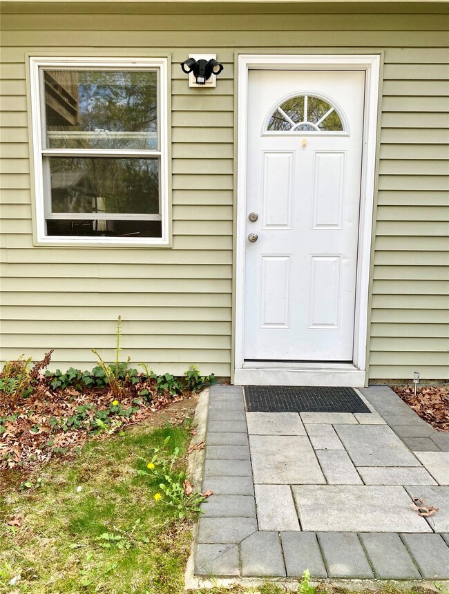 Primary Photo - 34 Roe Ave