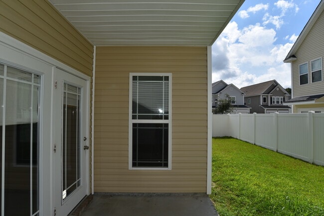 Building Photo - Available April 10th