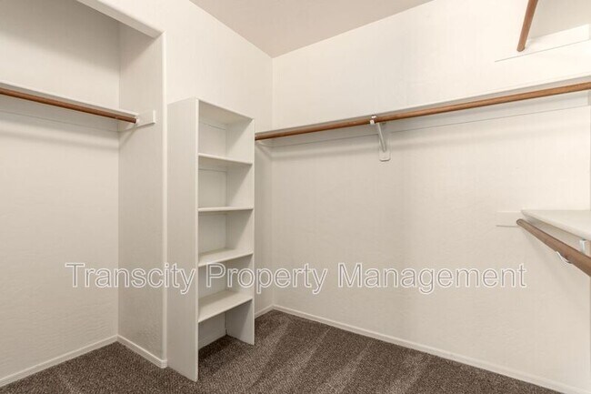 Building Photo - 3722 E Long Lake Rd