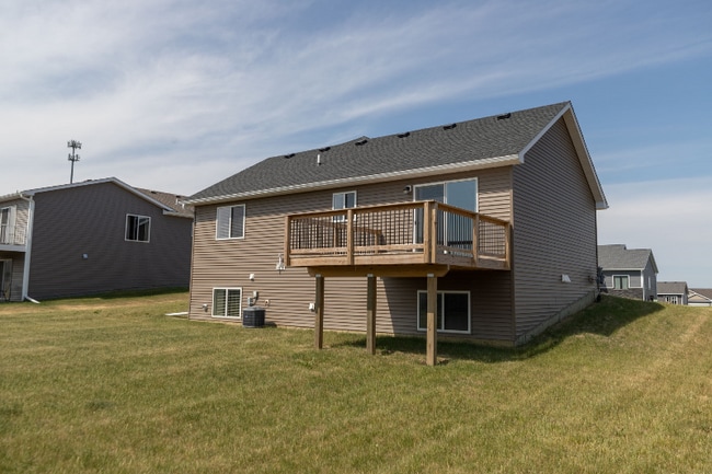 Building Photo - 3715 Fernwood Ln SW