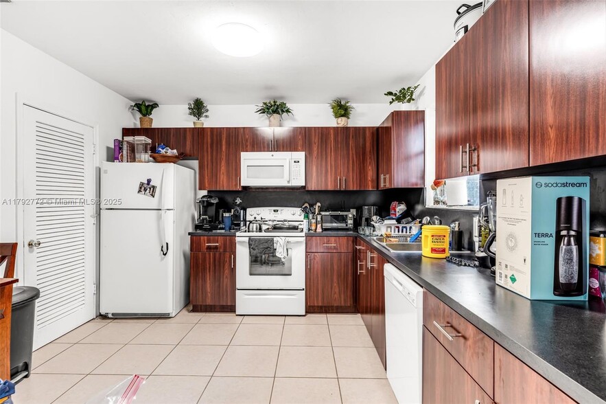 Building Photo - 1130 Cotorro Ave