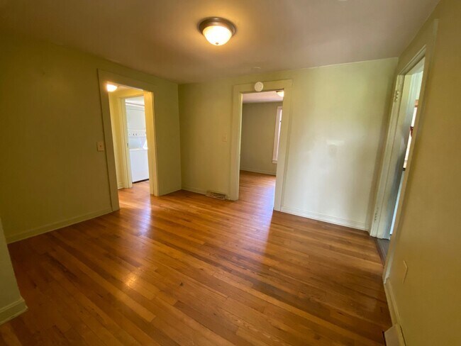 Building Photo - Woodfin - 1920's Cottage