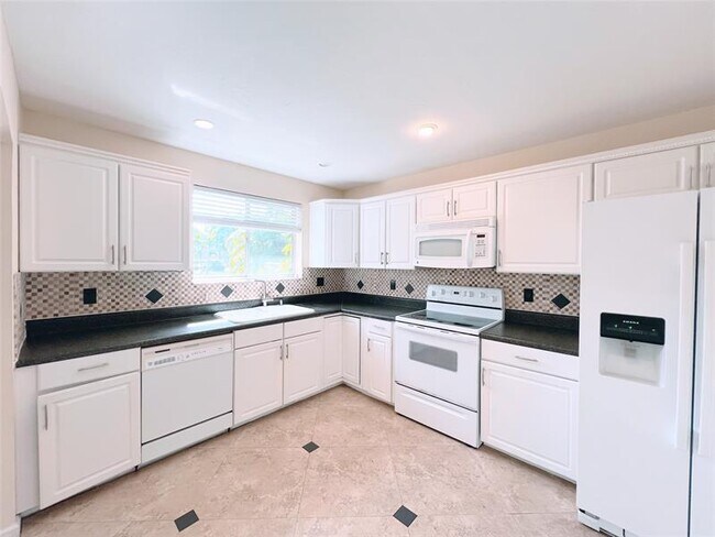 Building Photo - 2032 Discovery Cir E
