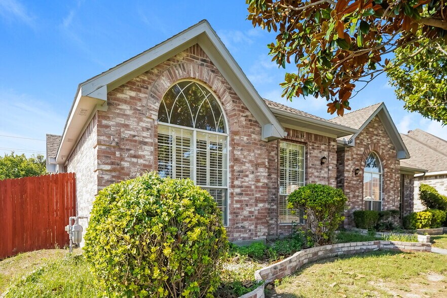 Building Photo - 440 Saddle Head Dr