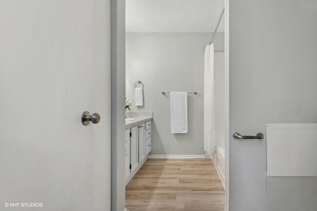 Building Photo - Charming Renovated Home with Modern Amenit...