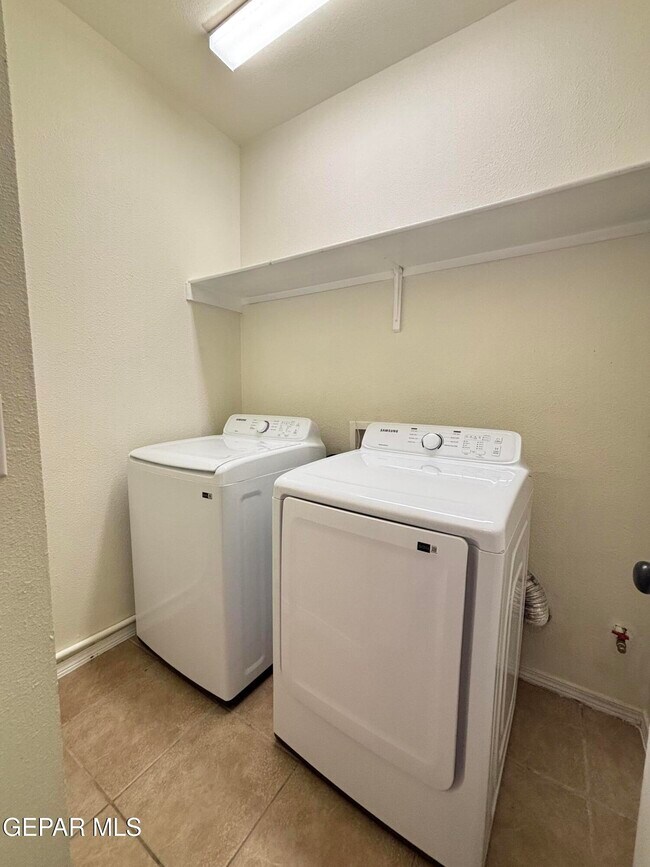 Building Photo - 14749 Sand Gate Dr
