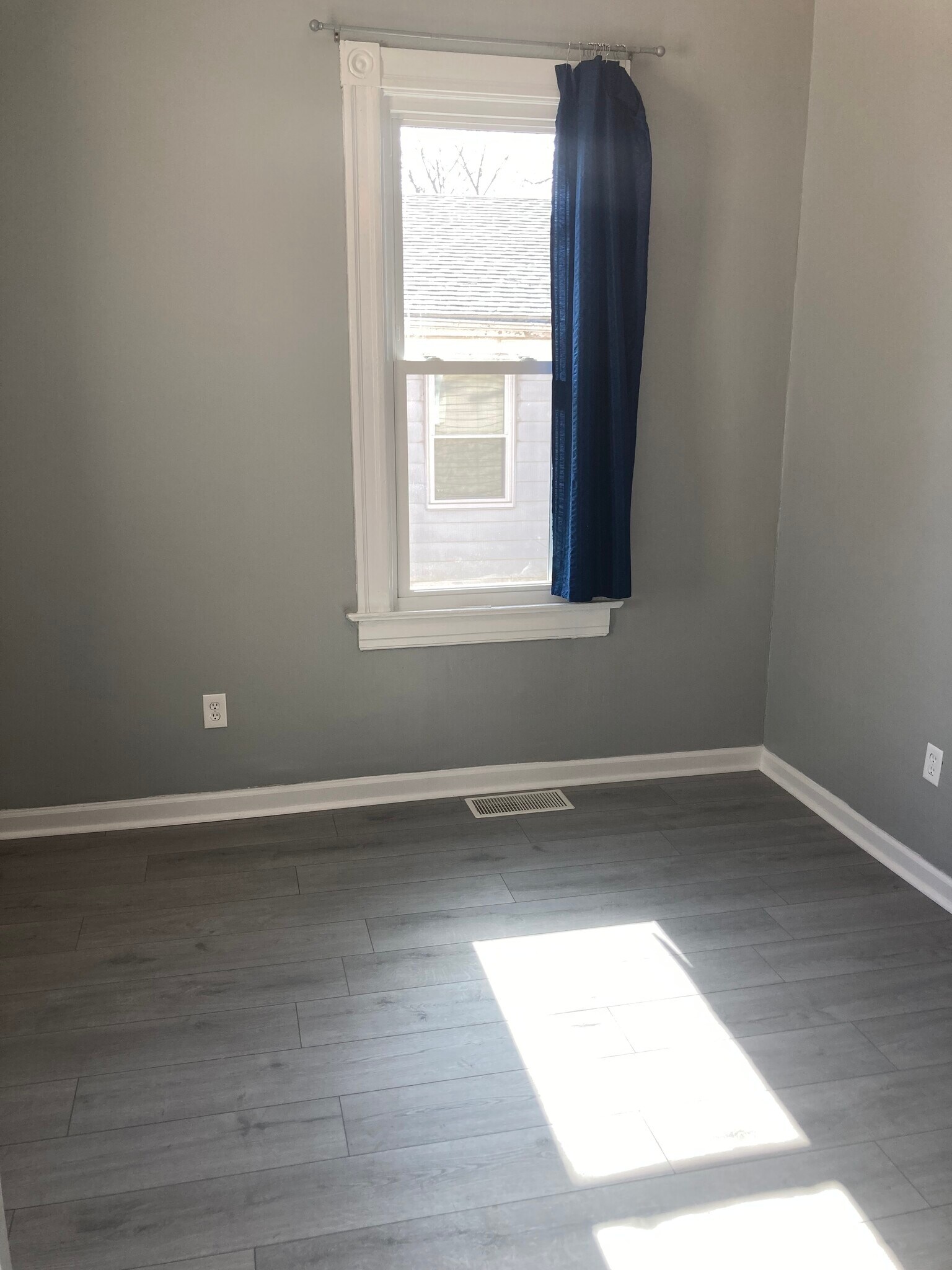 Building Photo - 8 N Indiana Ave