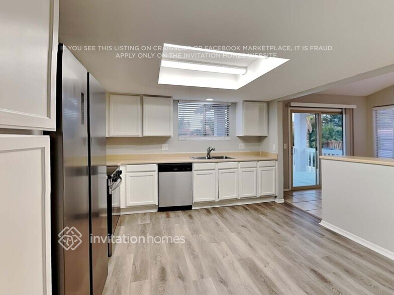 Building Photo - 1208 W Sand Hills Ct