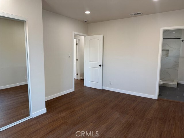Building Photo - 1327 W 89th St