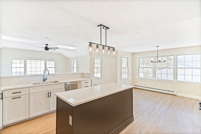 Building Photo - 21 Hodgkins Dr