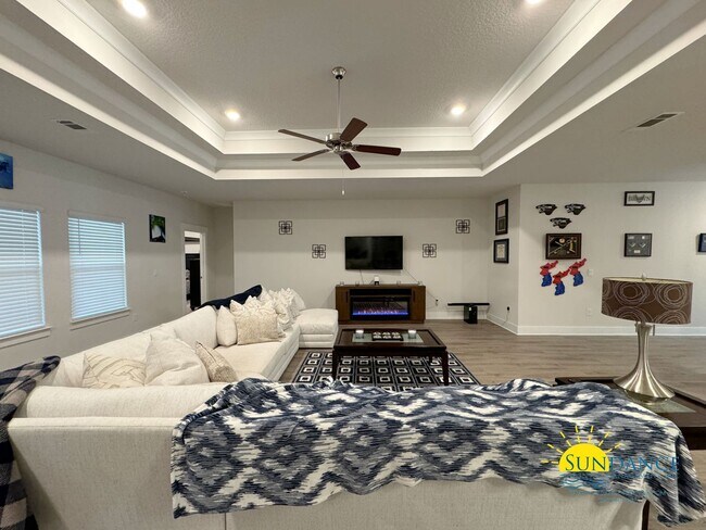 Building Photo - Stunning 4 Bedroom Home in Hillwood Estates, Crestview!