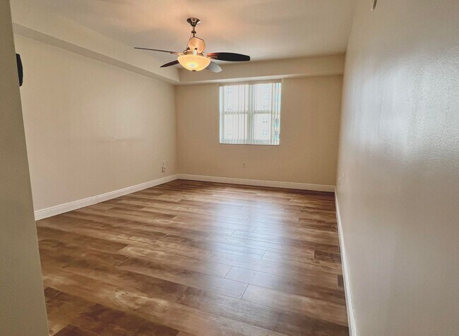 Building Photo - 19900 E Country Club Dr