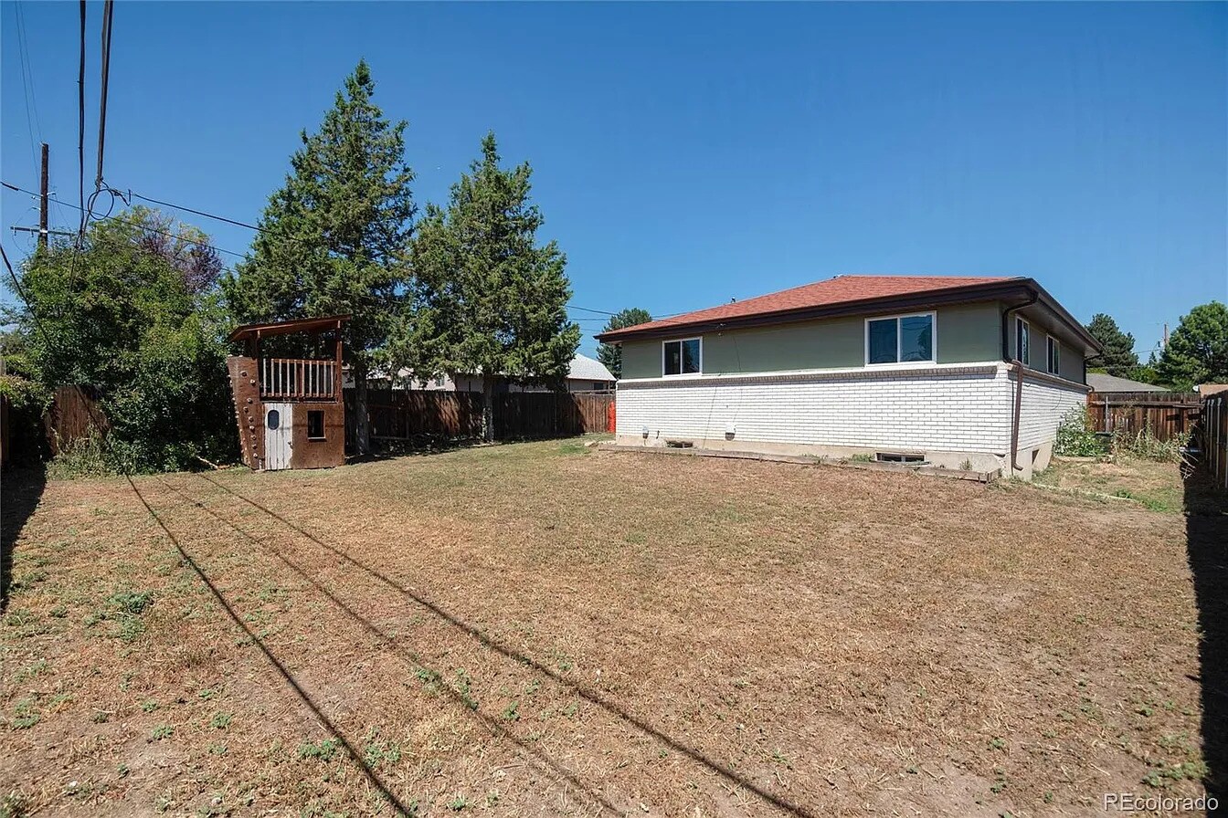 Building Photo - 7520 W Bails Ave