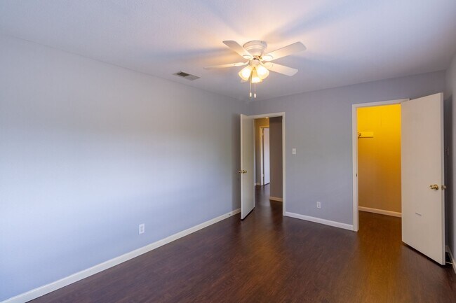 Building Photo - Beautiful 3 bedroom Home in West Congress!