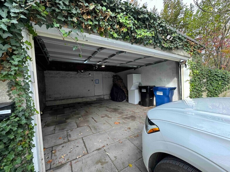 Building Photo - 608 Ackerman Ave