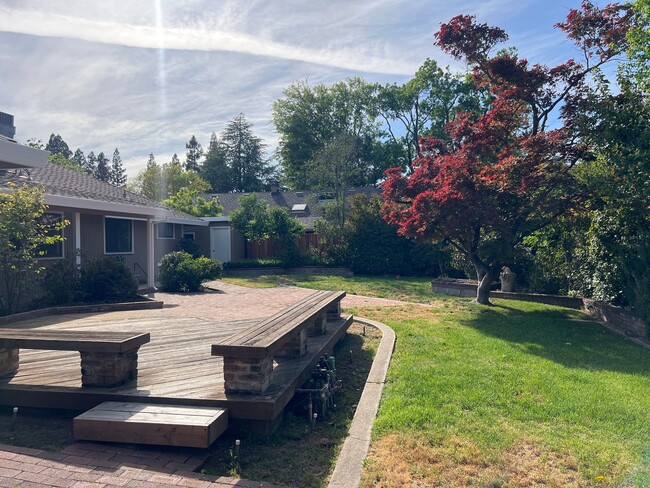 Building Photo - BEAUTIFULLY UPDATED 3 BEDROOM HOME!!