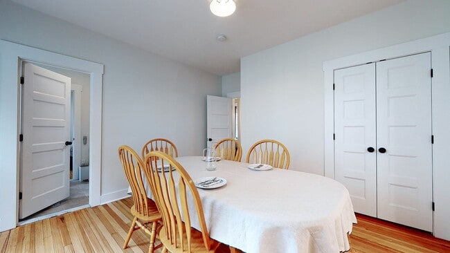 Building Photo - 276-278 Willow St