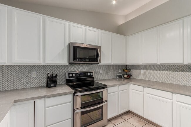 Building Photo - Custominzed home with lots of upgrades and...