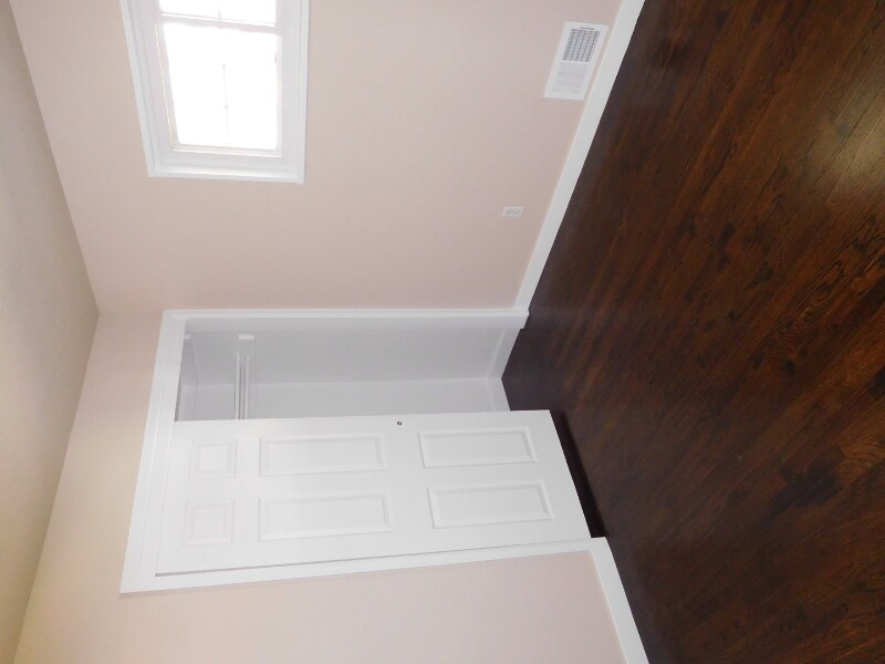 Building Photo - 1399 Scranton St