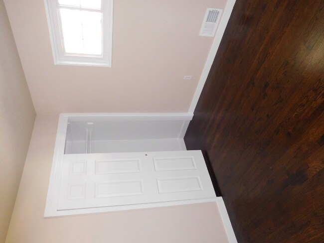 Building Photo - 1399 Scranton St