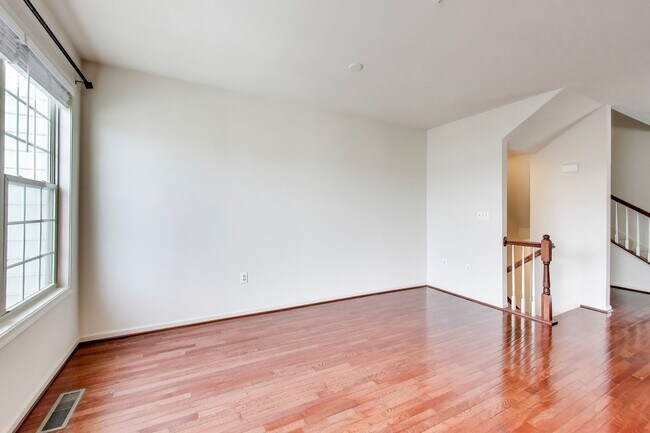 Building Photo - Beautiful Garage Townhouse in Poplar Run - Minutes to Glenmont METRO & I-200!