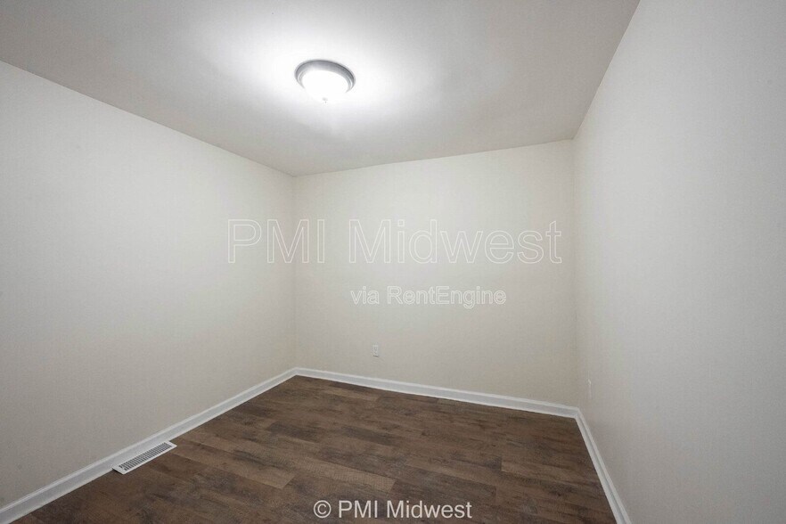 Building Photo - 514 N Chester Ave