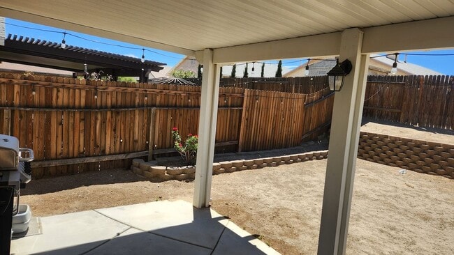 Building Photo - 12057 GoldOak Ct
